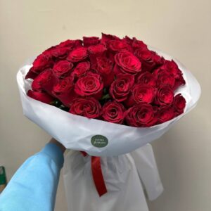 Букет из 51 красной кенийской розы