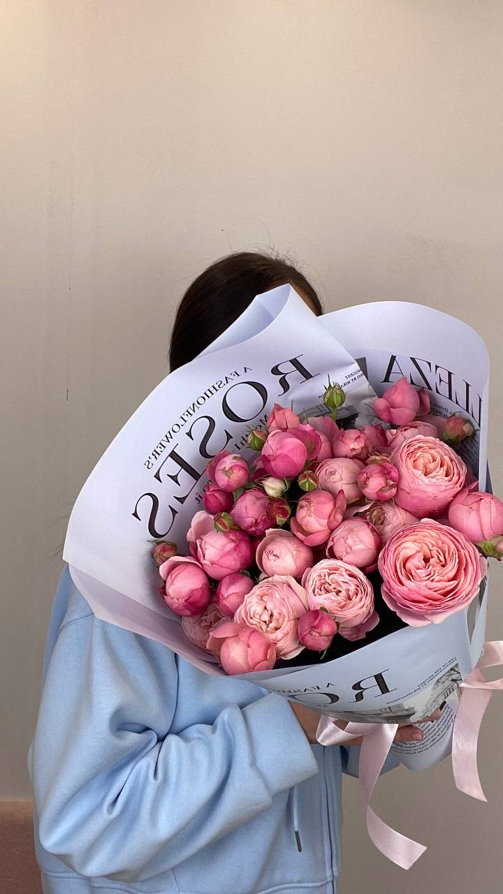 Букет из 5 кустовых пионовидных роз Букет из 5 кустовых пионовидных роз