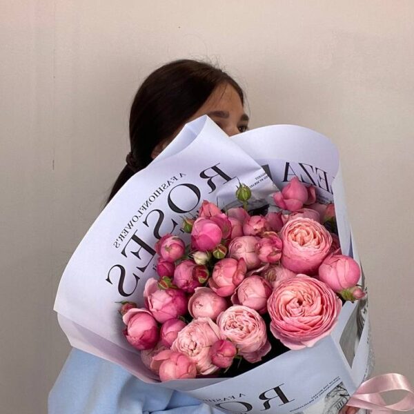 Букет из 5 кустовых пионовидных роз