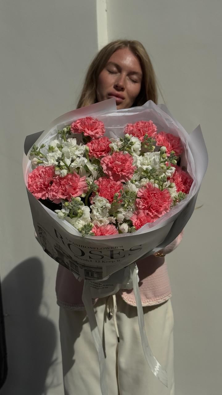 Букет из диантусов и маттиолы Букет из диантусов и маттиолы