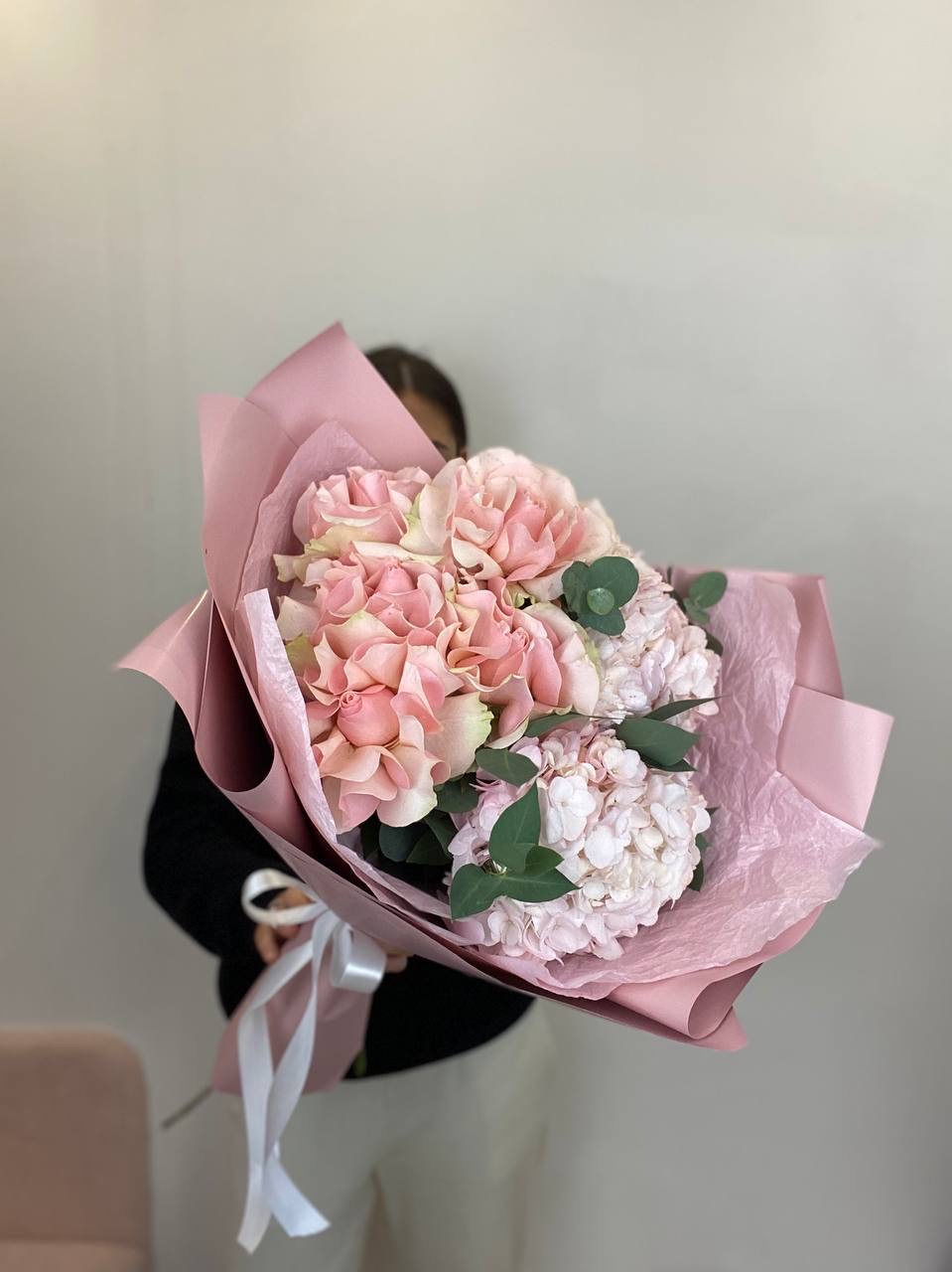 Букет из гортензий и французских роз Букет из гортензий и французских роз