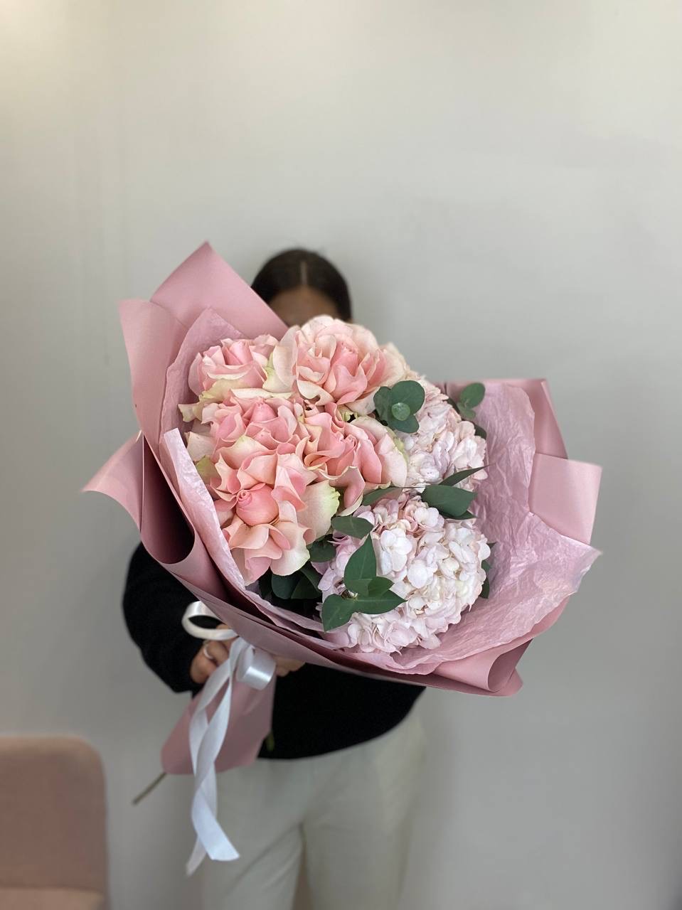 Букет из гортензий и французских роз Букет из гортензий и французских роз