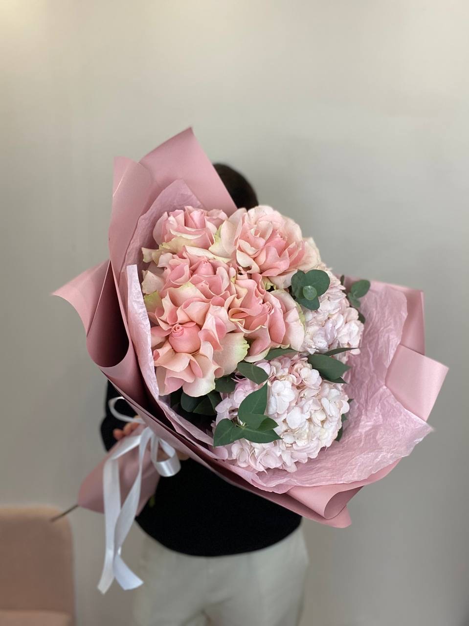 Букет из гортензий и французских роз Букет из гортензий и французских роз