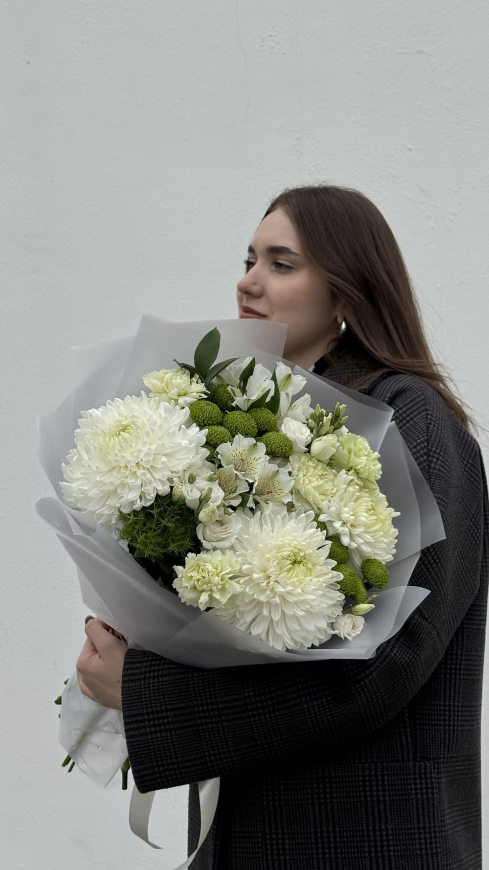 Букет из хризантем, альстромерий и эустом Букет из хризантем, альстромерий и эустом