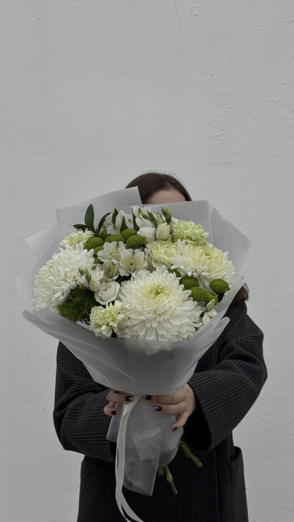 Букет из хризантем, альстромерий и эустом Букет из хризантем, альстромерий и эустом