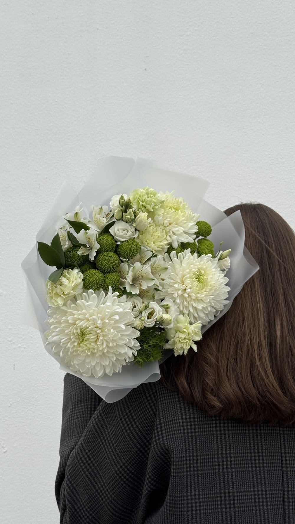 Букет из хризантем, альстромерий и эустом Букет из хризантем, альстромерий и эустом