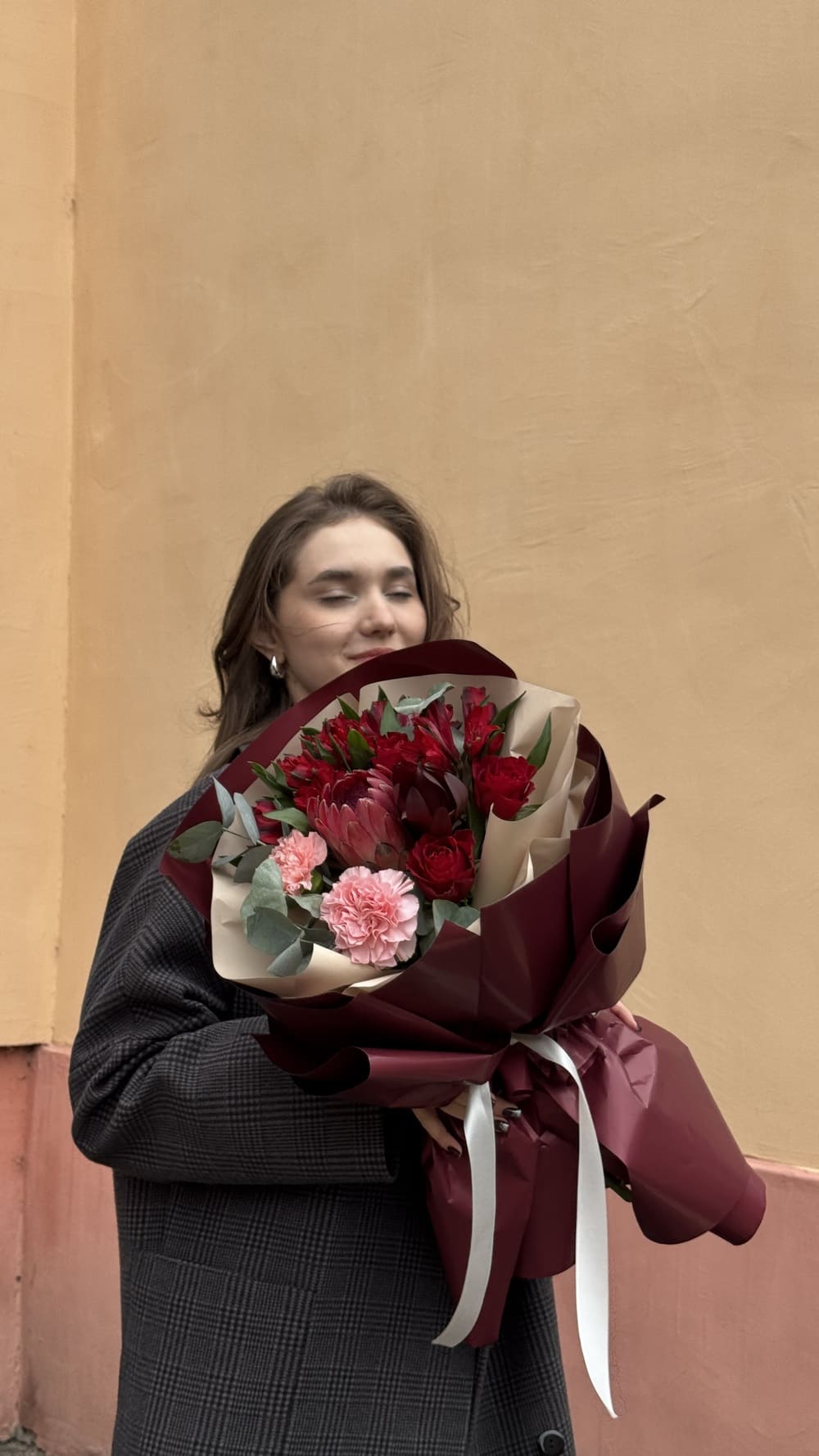 Букет из протеи, альстромерий и диантусов Букет из протеи, альстромерий и диантусов