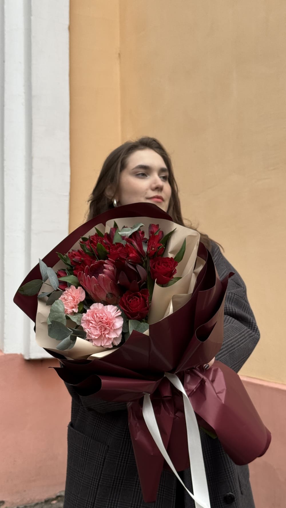 Букет из протеи, альстромерий и диантусов Букет из протеи, альстромерий и диантусов