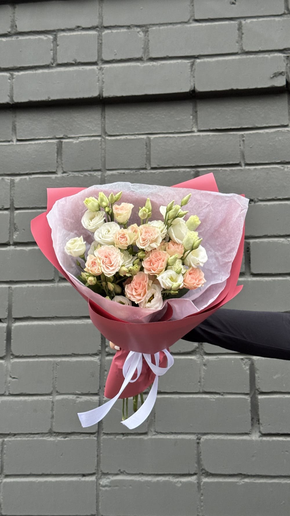 Букет из роз и эустом Букет из роз и эустом