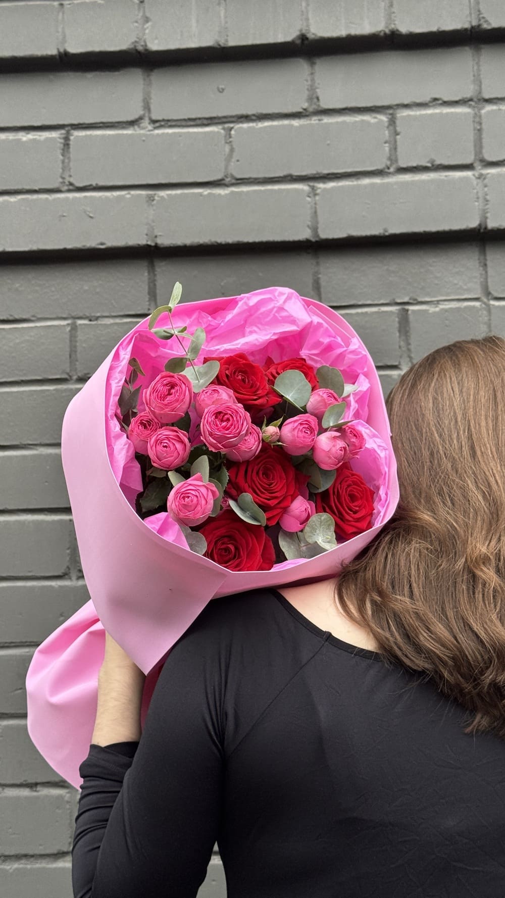 Букет из роз и эвкалипта Букет из роз и эвкалипта