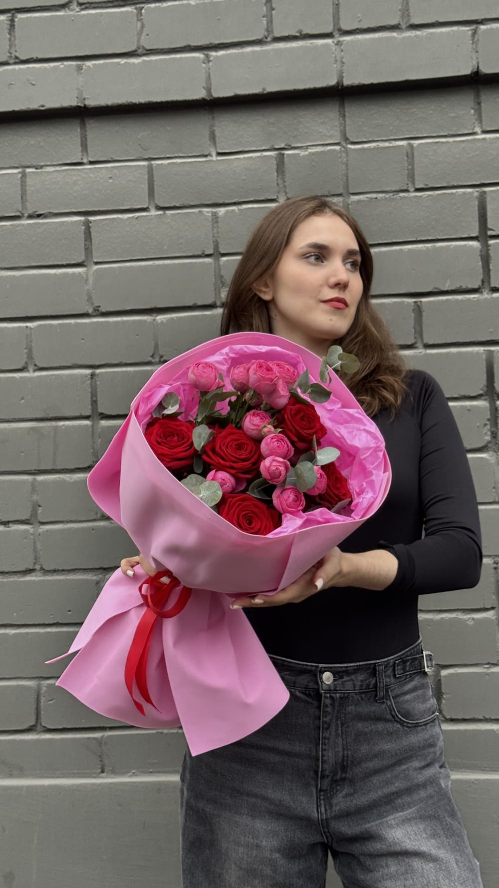 Букет из роз и эвкалипта Букет из роз и эвкалипта