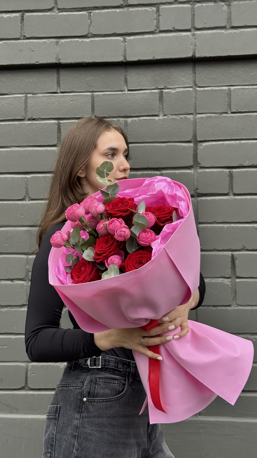 Букет из роз и эвкалипта Букет из роз и эвкалипта