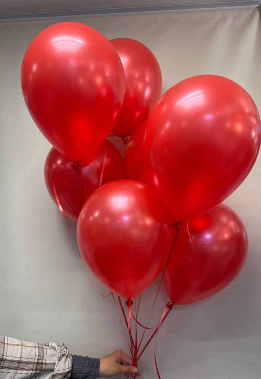7 красных гелиевых шаров 7 красных гелиевых шаров