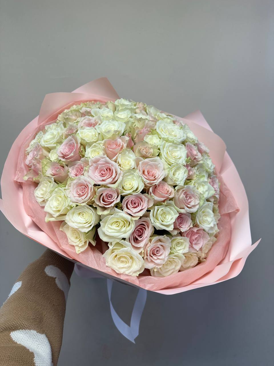 Букет из 51 нежной кенийской розы Букет из 51 нежной кенийской розы