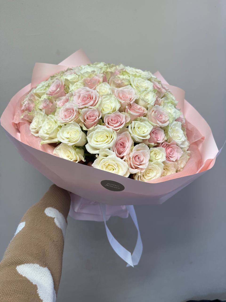 Букет из 51 нежной кенийской розы Букет из 51 нежной кенийской розы