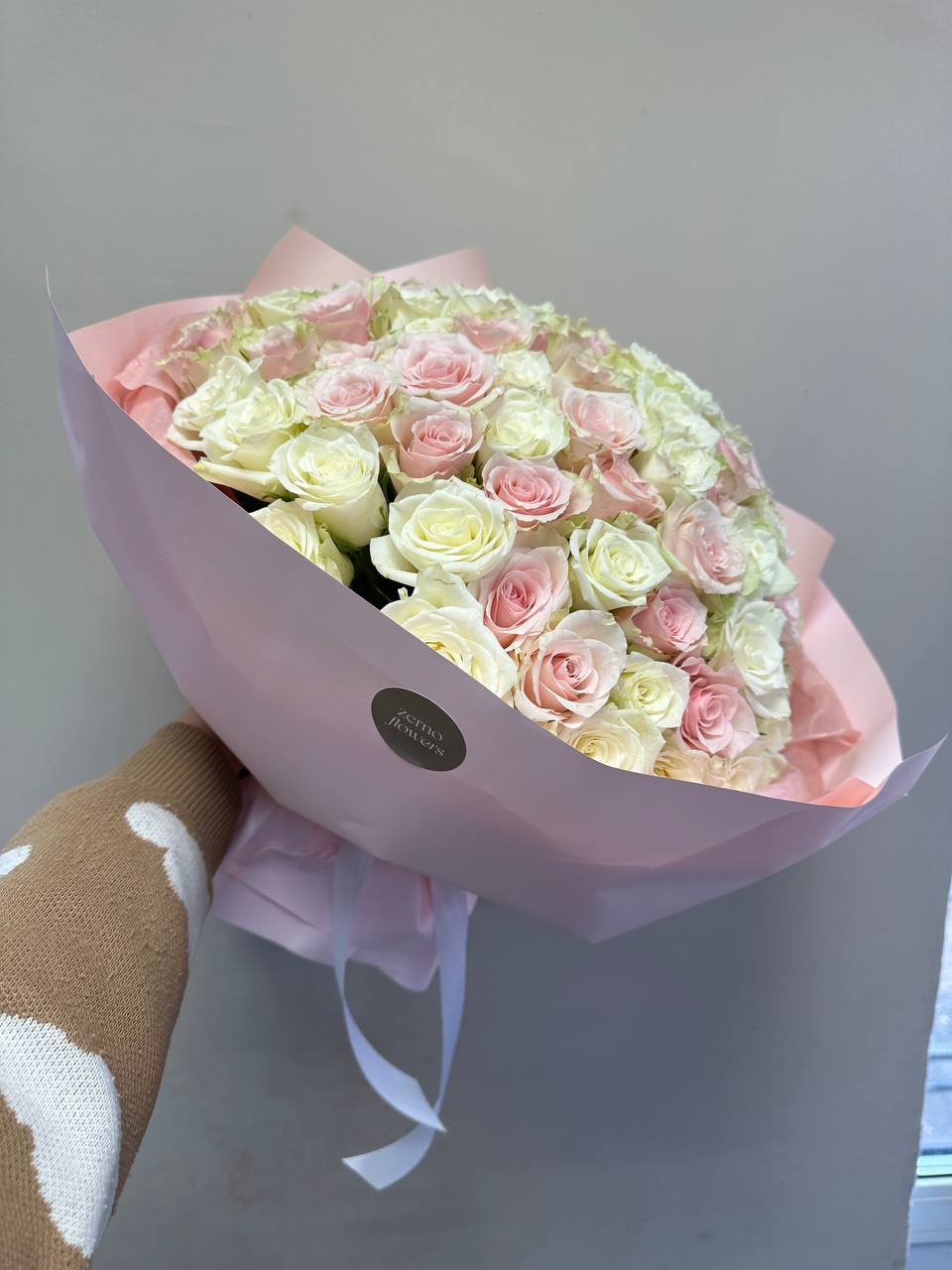 Букет из 51 нежной кенийской розы Букет из 51 нежной кенийской розы