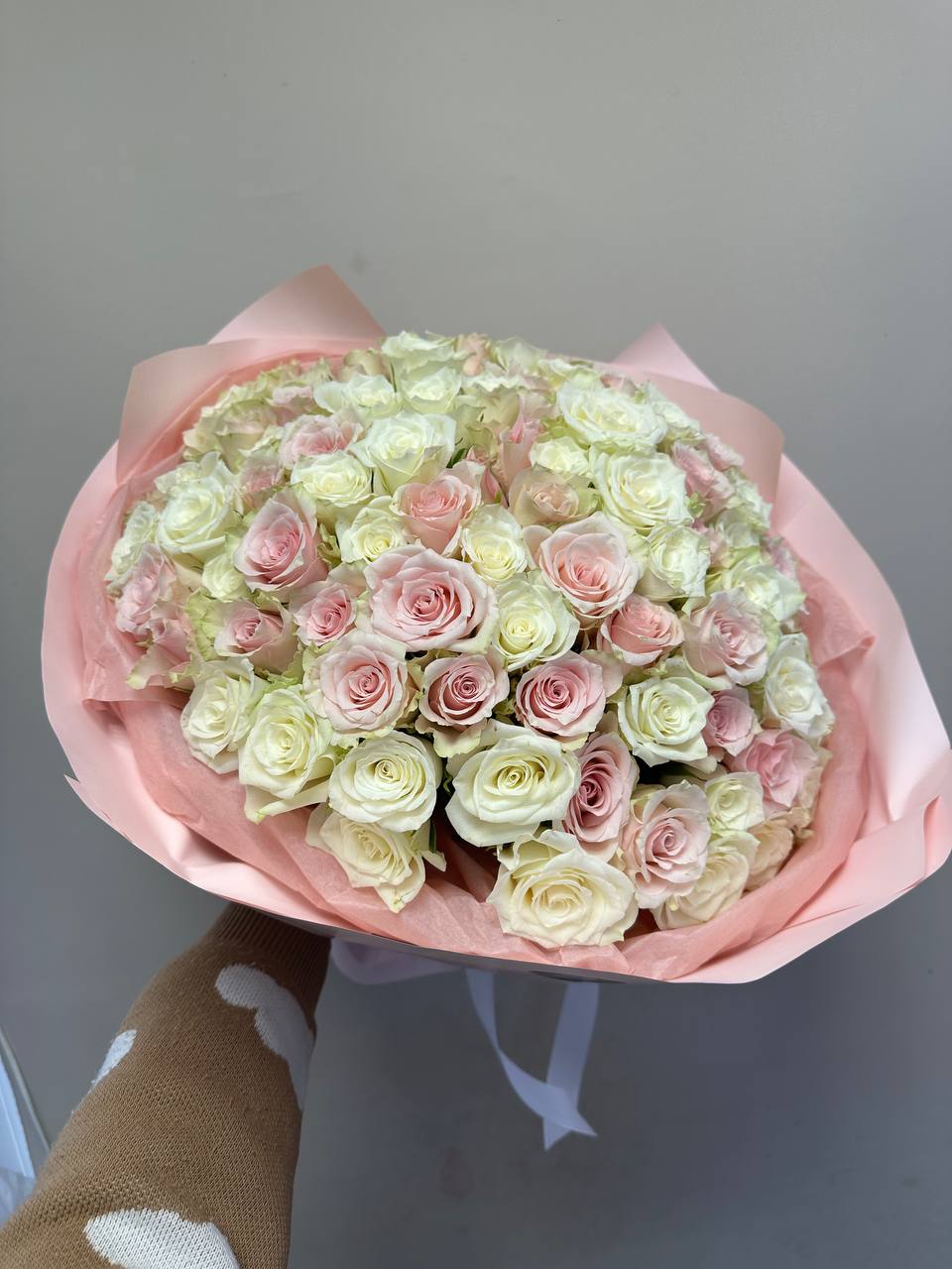 Букет из 51 нежной кенийской розы Букет из 51 нежной кенийской розы