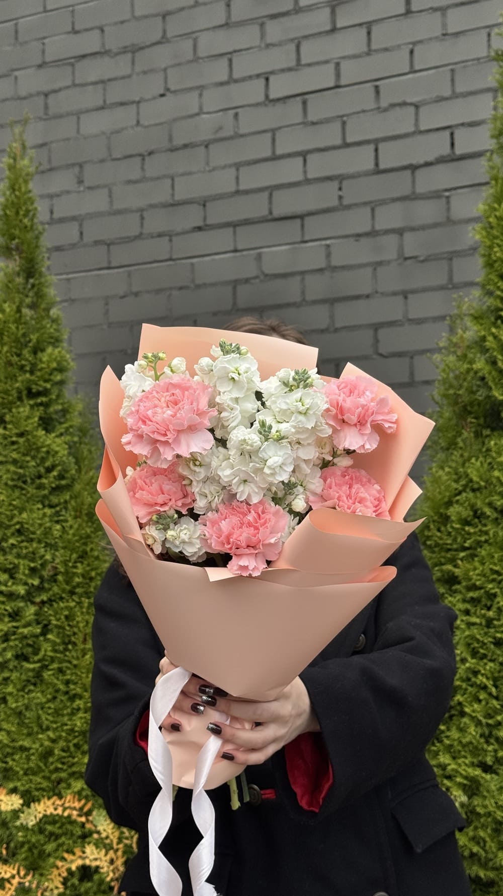 Букет из диантусов и маттиол Букет из диантусов и маттиол