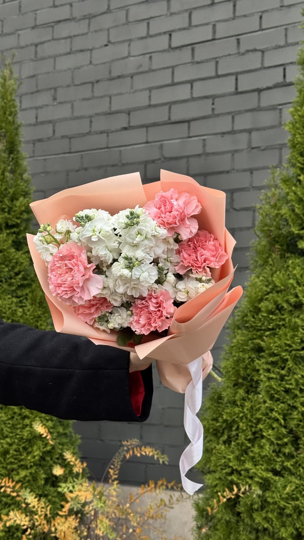 Букет из диантусов и маттиол Букет из диантусов и маттиол