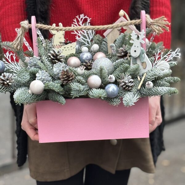 Новогодний ящик из нобилиса и декора
