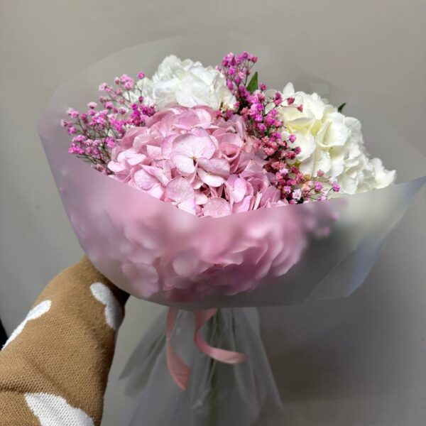 Букет из 3 гортензий и гипсофилы