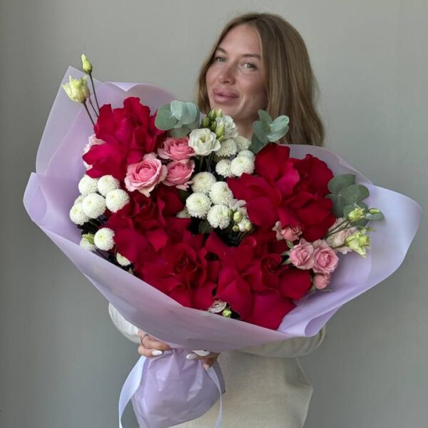 Букет из французских роз, хризантем и эустом