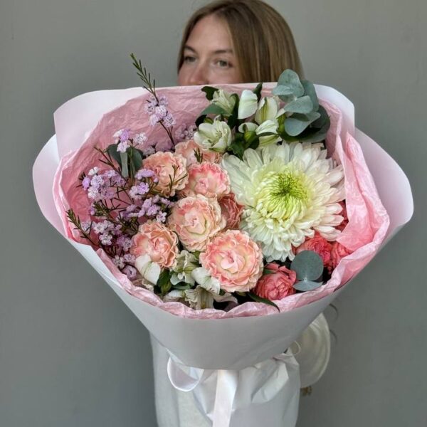 Букет из одноголовой хризантемы, роз и альстромерий